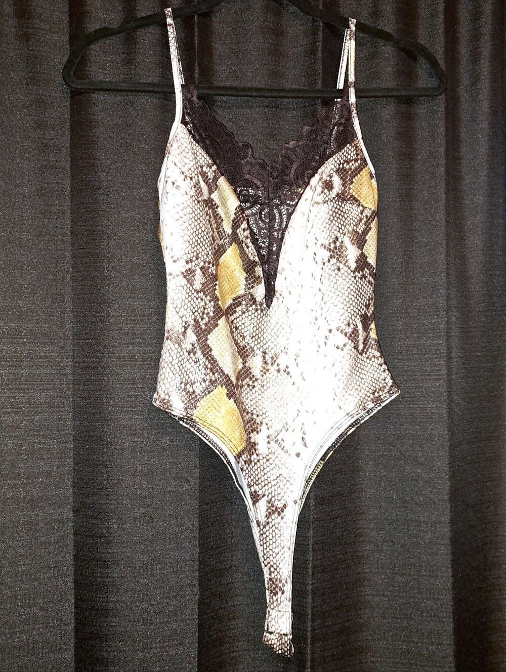 Fashion Nova Snake Print Lace-Trim Bodysuit in Yellow and Black